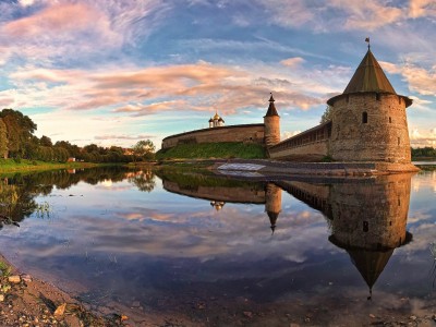 小孩发烧只眉头热身体不热（孩子眉头热但手脚正常是发烧吗）