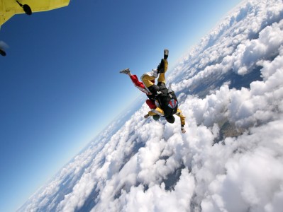 初期怀孕感觉胸口闷（怀孕初期胸口闷闷的难受）